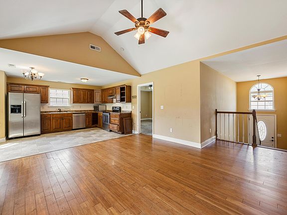 3rd image of 1806 Short Leaf Ln