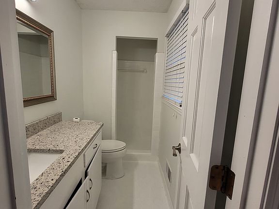 5th image of 2701A Cliffside Dr