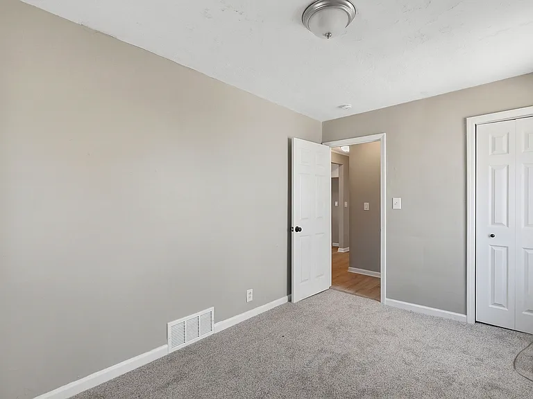 411 W Bernhard Ave — Photo 14