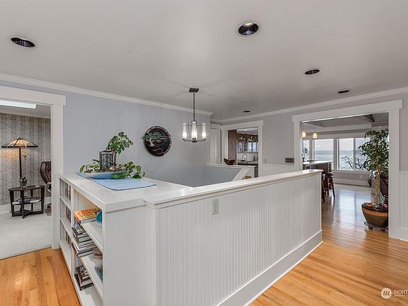 5th image of 6124 Madrona Drive NE