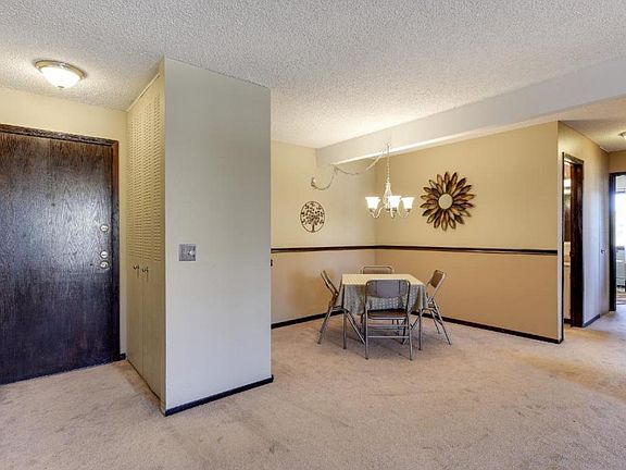 3rd image of 2610 Garfield Ave APT 211
