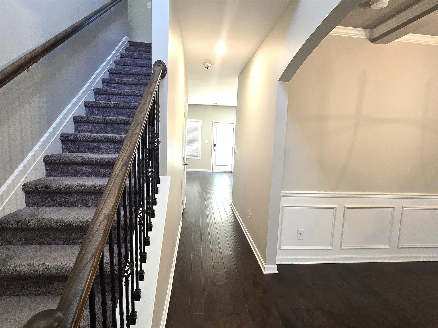 4 bed, 2.5 bath, 2447 sqft, $2,350 — Photo 2
