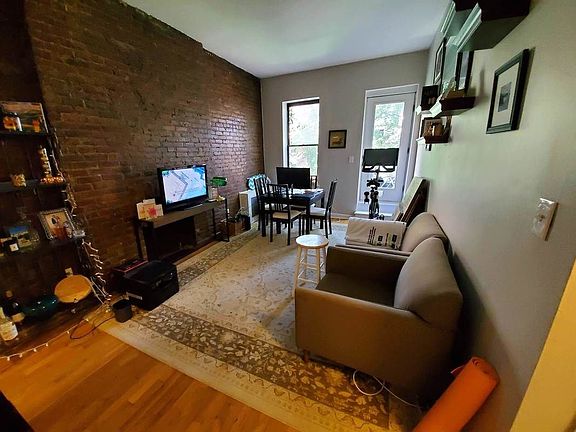 3rd image of 147 W 75th St APT 3B