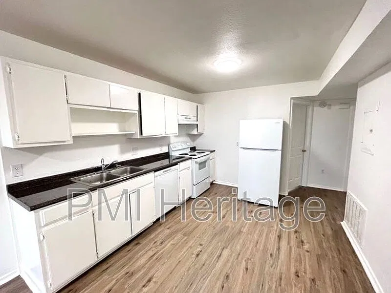 3 bed, 1.0 bath, 740 sqft, $1,025 — Photo 2
