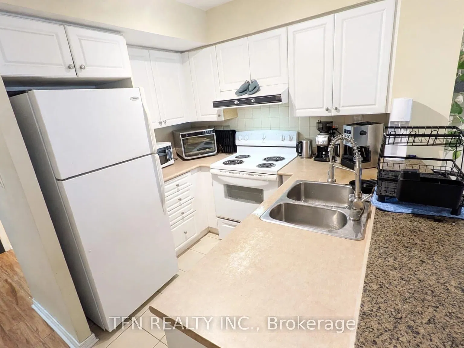 2 bed, $2,590 — Photo 4