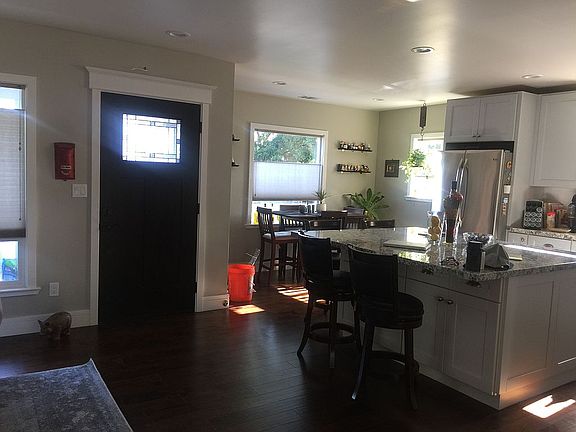 3rd image of 192 W Rosemary Ln