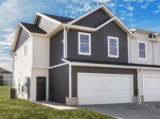 9108 Robinson Dr, West Des Moines, IA 50266