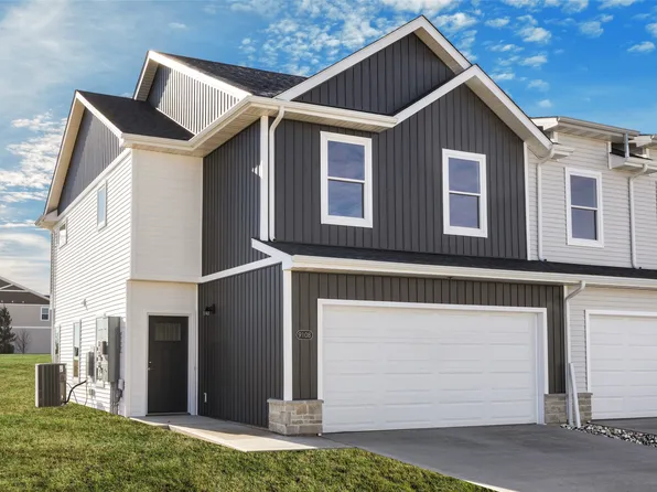 9108 Robinson Dr, West Des Moines, IA 50266