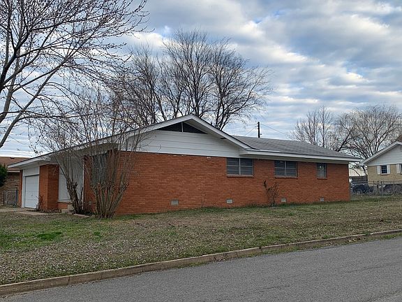 4th image of 801 Dollins St