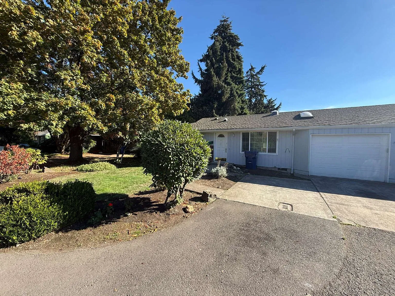 2 bed, 2.0 bath, 840 sqft, $1,695 — Photo 2
