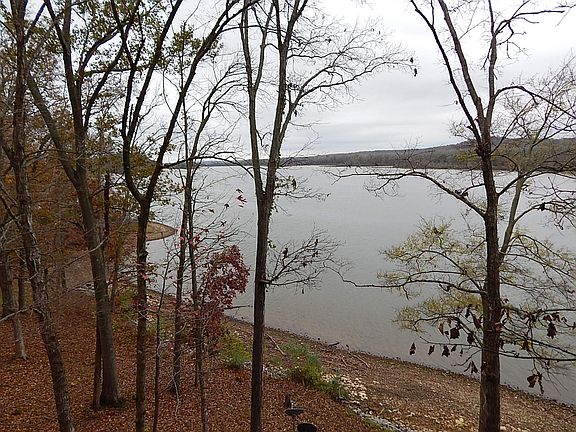 5th image of 326 Harbor Dr