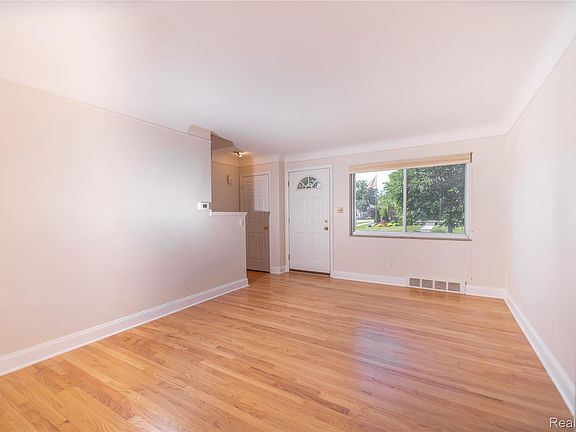 5th image of 502 W Houstonia Ave