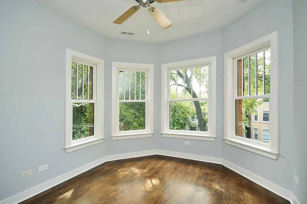 Building Photo - 850 W Newport Ave #3F