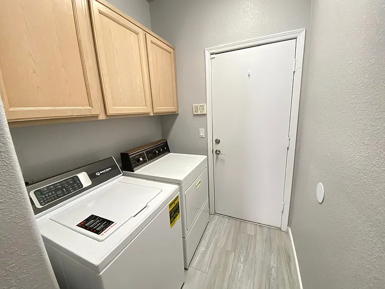 3358 E Wickieup Ln — Photo 34