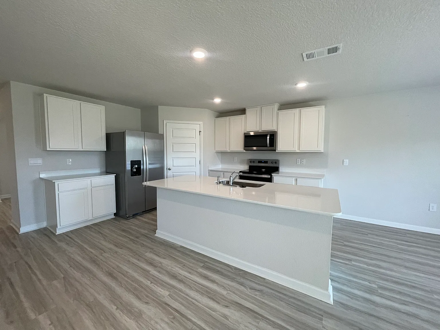 5 bed, 2526 sqft, $2,500 — Photo 3