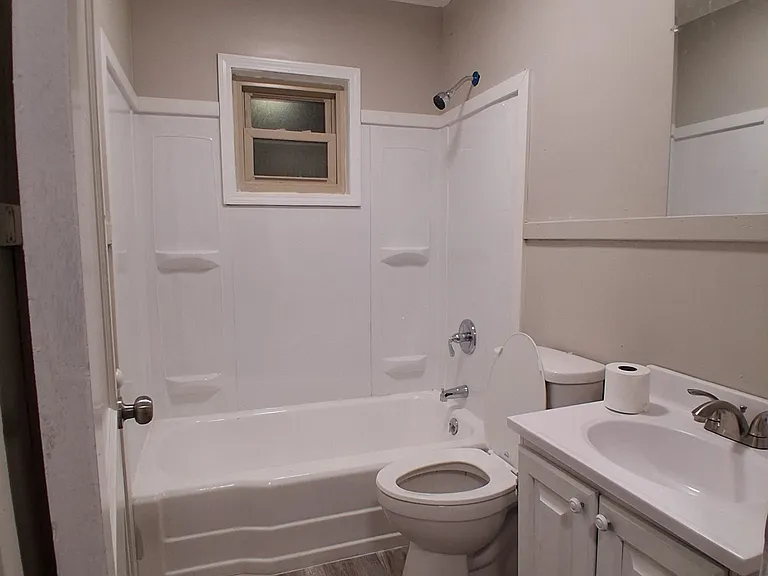 829 Poplar St — Photo 3