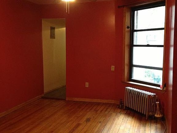 2nd image of 225 Kingsland Ave APT 1R