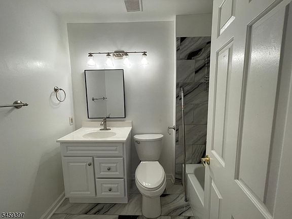 5th image of 82 Boston St