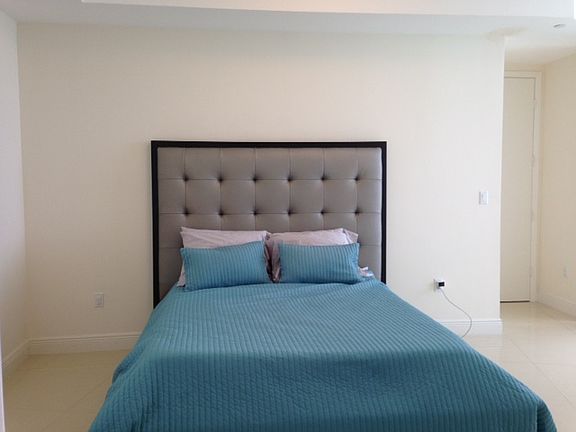 5th image of 15901 Collins Avenue #1803