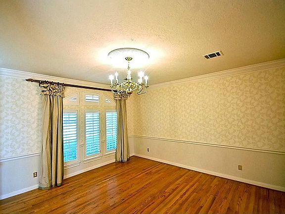 3rd image of 9807 Penton Dr