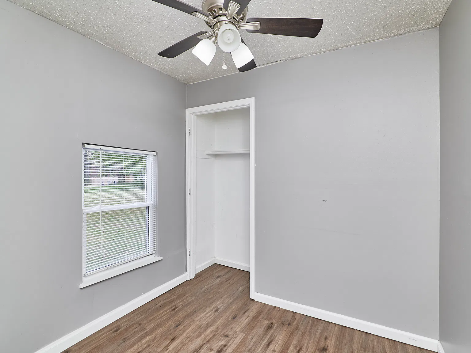 3 bed, 828 sqft, $1,850 — Photo 2
