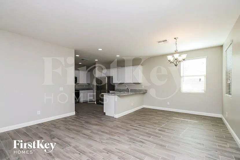 4 bed, 3.5 bath, 2222 sqft, $2,655 — Photo 3