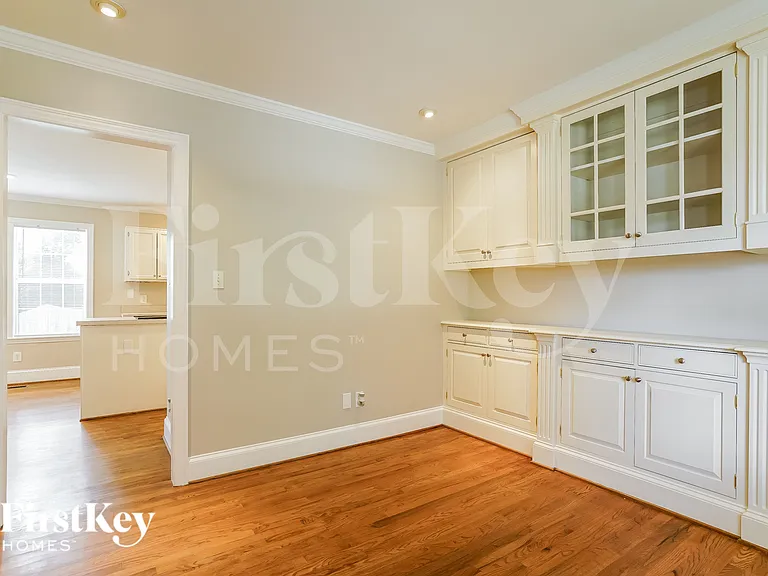 408 Indian Hill Rd — Photo 5