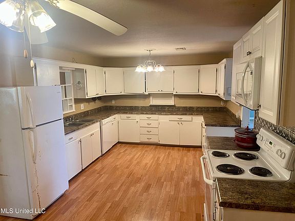 4th image of 3000 Papania Ln