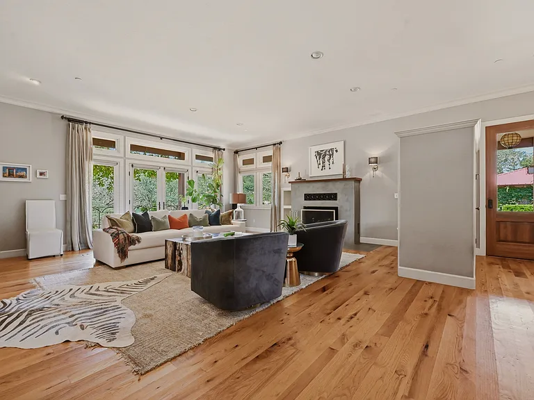 2491 Spring Mountain Rd — Photo 15