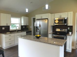 1032 Trianon Dr, Xenia, OH 45385