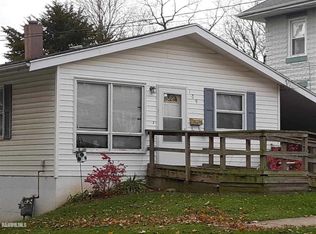 109 E Wayne St, Freeport, IL 61032