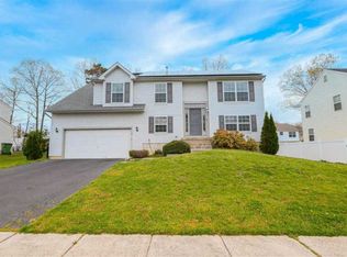 4 Covered Bridge Ct, Egg Harbor Township, NJ 08234
