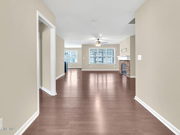 3rd image of 609 Moonstone Court