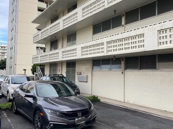 1243 Heulu St APT 202, Honolulu, HI 96822