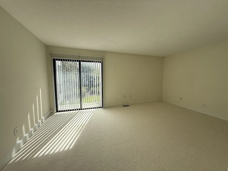 155 Beaufort Ct — Photo 12