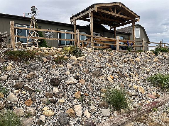 2nd image of 1792 10th Rd