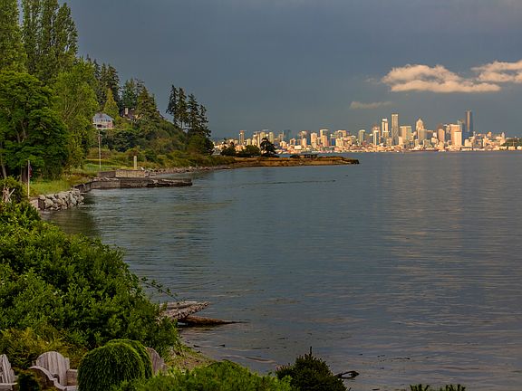 Beachcombing, paddle boarding, canoeing, kayaking, fishing, crabbing from your private shoreline.