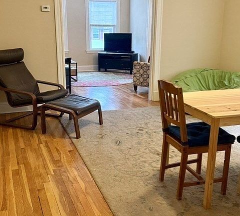 3rd image of 25 Glendower Rd #2