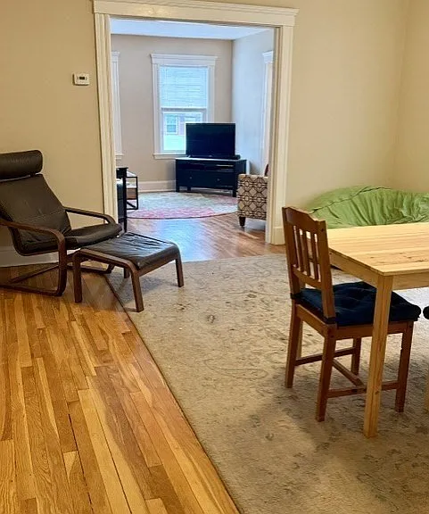 25 Glendower Rd #2 — Photo 3