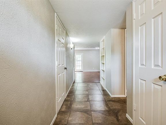2nd image of 2607 Meadowview Dr