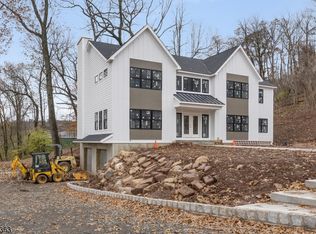 49 Upper Dr, Watchung, NJ 07069