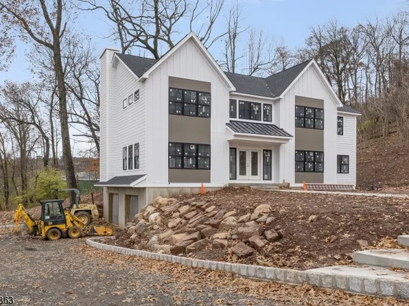 49 Upper Dr, Watchung Boro, NJ 07069