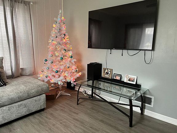 3rd image of 5613 Wegg Ave