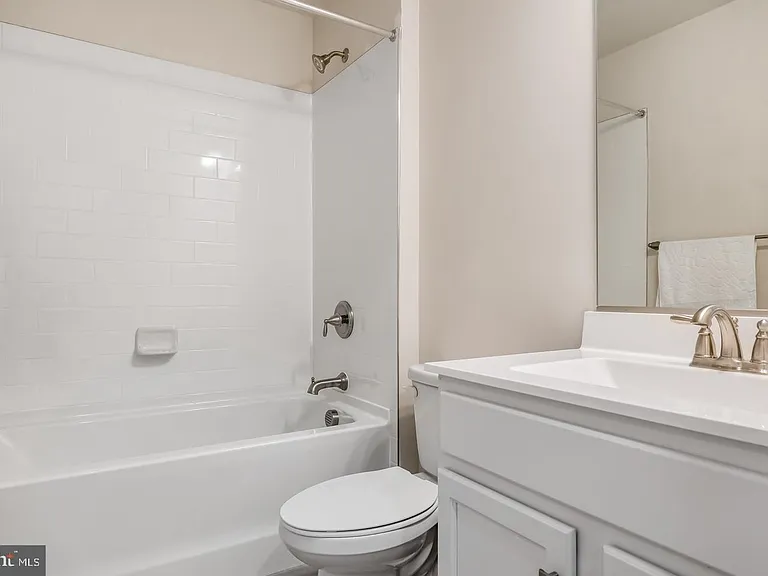 12 Venice Ln — Photo 23