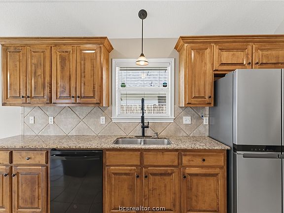 4th image of 8407 Alison Ave