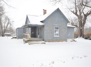 22 W Tyndal St, Aurora, MO 65605