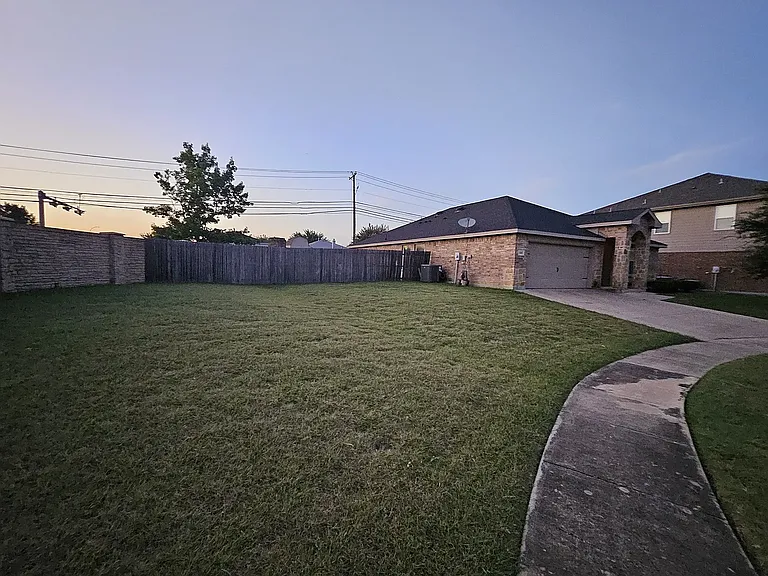 1401 Niagara Falls Ct — Photo 3