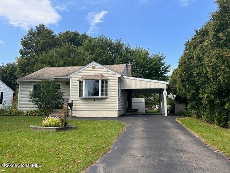 2nd image of 109 Fenwick Ave Avenue
