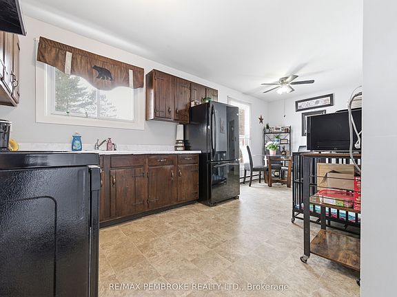 5th image of 114 Hemlock St