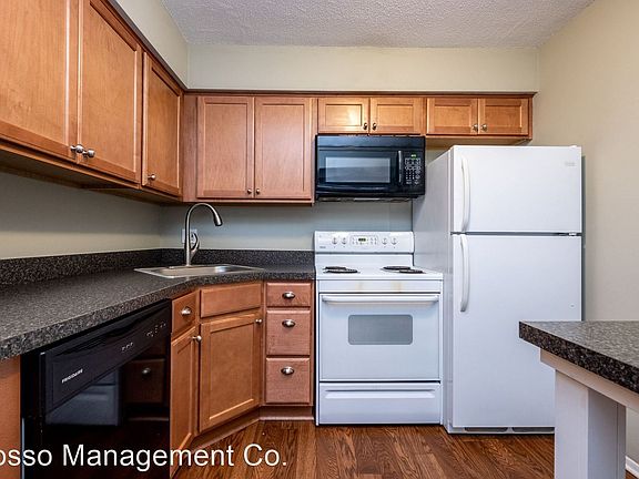 3rd image of 670 Ann St APT 104